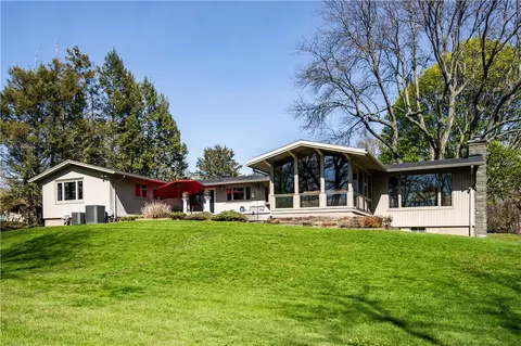 57 Hickory Ridge Rd, Rochester, NY 14625