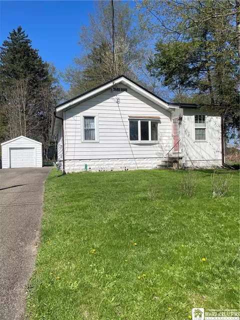 212 Elmcrest Ave, Busti, NY 14750