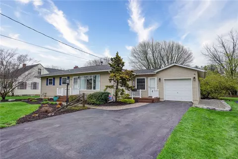 107 East St, Honeoye Falls, NY 14472
