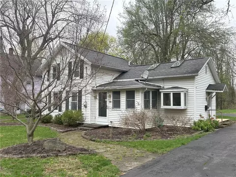 73 Maplewood Ave, Honeoye Falls, NY 14472