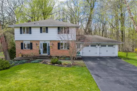 49 Wincanton Dr, Perinton, NY 14450