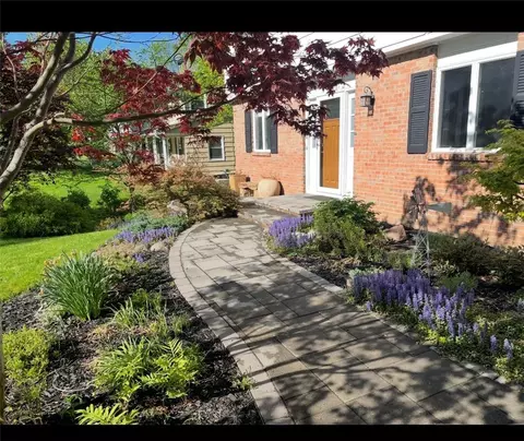49 Wincanton Dr, Perinton, NY 14450