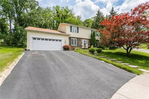 251 Beaconview Ct, Irondequoit, NY 14617