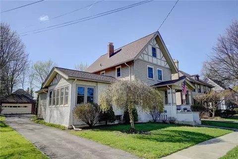 16 Potter Pl, Perinton, NY 14450