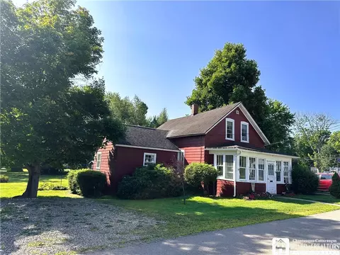 29 Evans St, Mayville, NY 14757