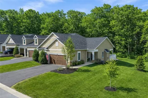 6032 Woodvine Rise, Canandaigua, NY 14424