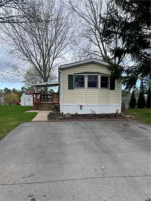 213 Sunset Dr, Holley, NY 14470