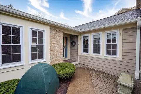 89 Creek Rdg, Pittsford, NY 14534