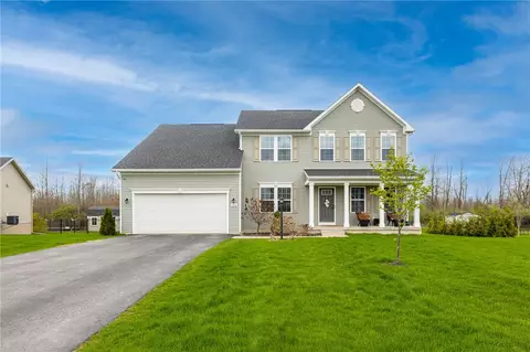 1816 Halesworth Ln, Ontario, NY 14519