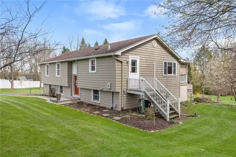 20 Northview Dr, Jerusalem, NY 14527