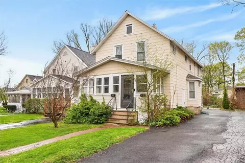 28 Croydon Rd, Rochester, NY 14610