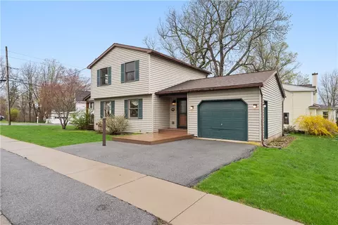 22 High St, Livonia, NY 14487
