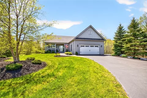 5197 Beacon Hl, Canandaigua, NY 14424