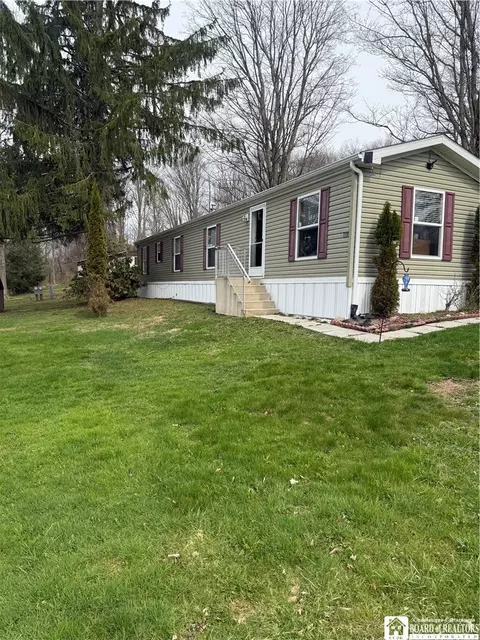 108 Circle Greenhurst Village Dr, Ellery, NY 14701