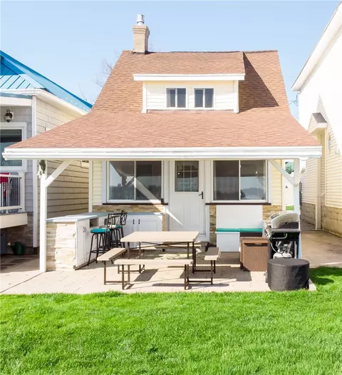 8546 Gardenier Ln, Sodus Point, NY 14555