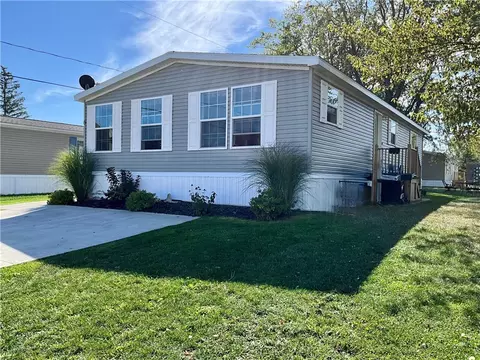 6 Applegate Dr, Hamlin, NY 14464 photo 2