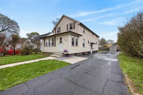 129 Birchwood Dr, Irondequoit, NY 14622