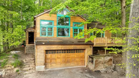 7733 Lower Fishers Rd, Victor, NY 14564
