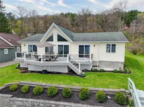 6061 Bartholomew Dr, Canadice, NY 14471