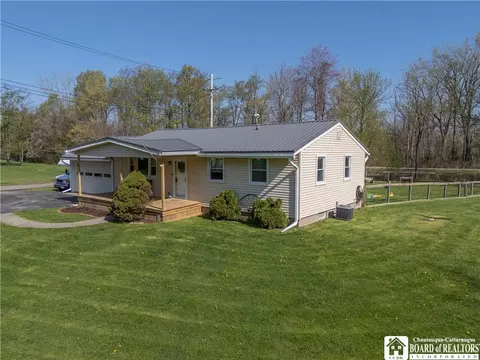 10 Fourth St, Hanover, NY 14062