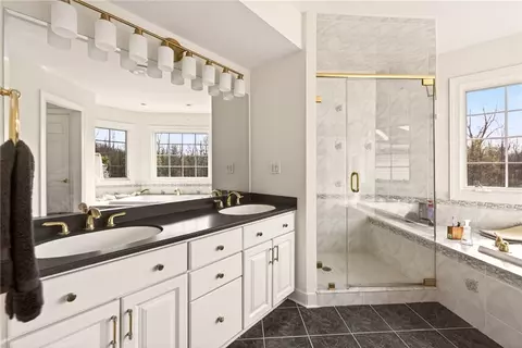 Bath - 51 Stablegate Dr, Webster, NY 14580 photo 3 of 5