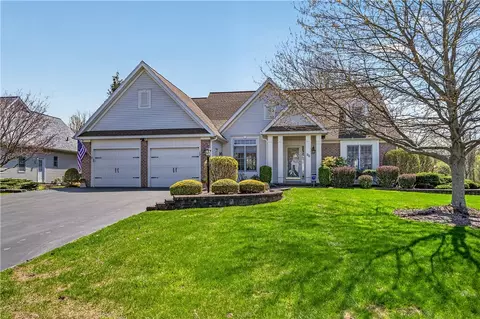 17 Sanibel Dr, Perinton, NY 14450