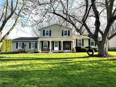 72 Heather Dl, Henrietta, NY 14467