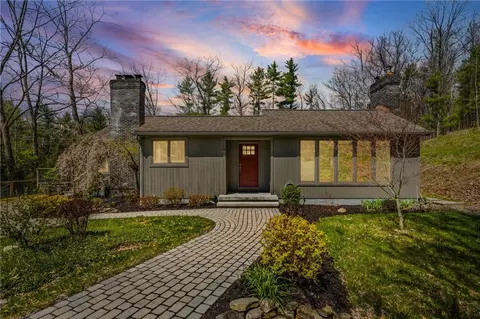 8122 W Hollow Rd, Naples, NY 14512