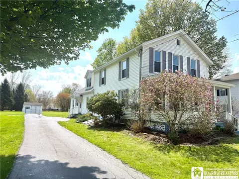 31 Cleveland Ave, Pomfret, NY 14063