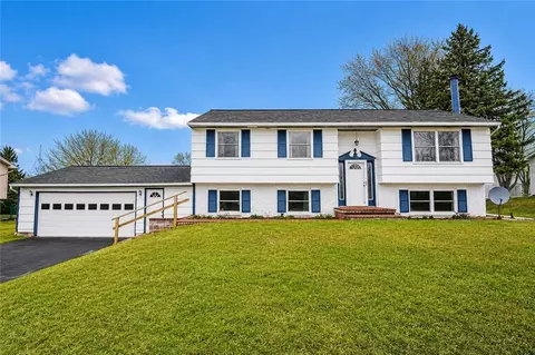 38 Kathy Dr, Pittsford, NY 14534
