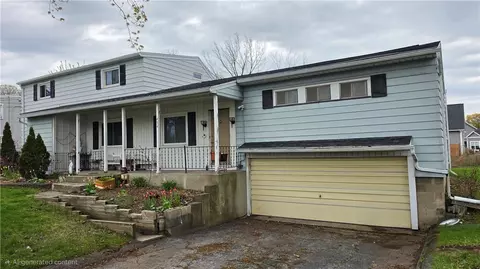 454 Mccall Rd, Greece, NY 14616