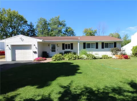 440 El Mar Dr, Greece, NY 14616