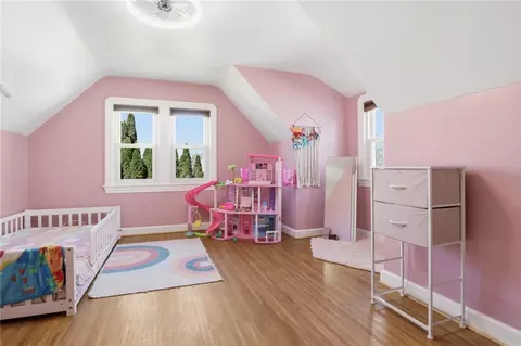 Bedroom - 141 Cooper Rd, Irondequoit, NY 14617 photo 4 of 6