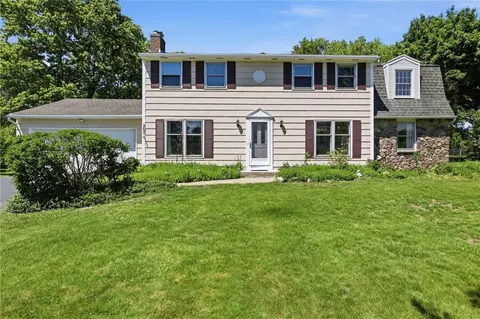 262 Hillary Ln, Penfield, NY 14526