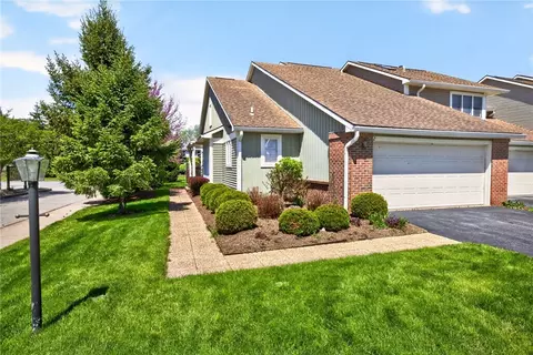 2 Montpelier Cir, Rochester, NY 14618
