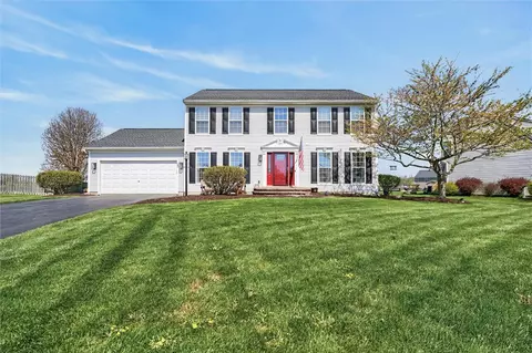 22 Nuthatch Dr, West Henrietta, NY 14586
