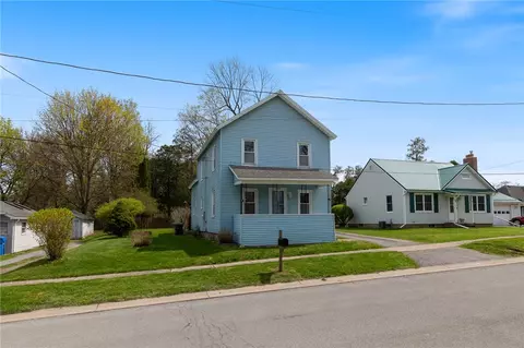11 Maple Ave, Shortsville, NY 14548