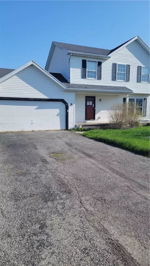 312 Chadlee Dr, Brockport, NY 14420