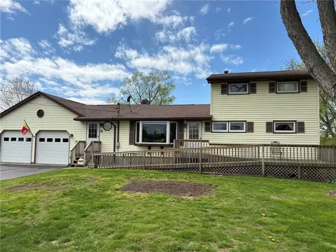 51 Palmer Rd, Riga, NY 14428