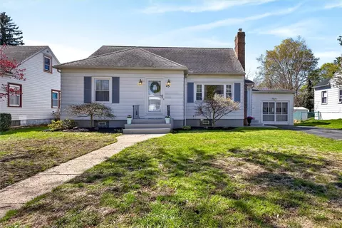 45 Longcroft Rd, Irondequoit, NY 14609