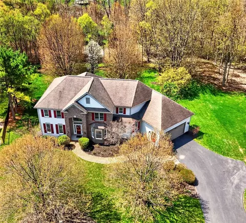 17 Royale Dr, Perinton, NY 14450