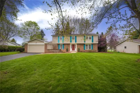 74 Harper Dr, Pittsford, NY 14534