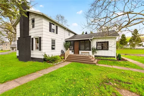 1936 Penfield Rd, Penfield, NY 14526