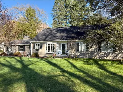 1 Creekside Rd, Perinton, NY 14450