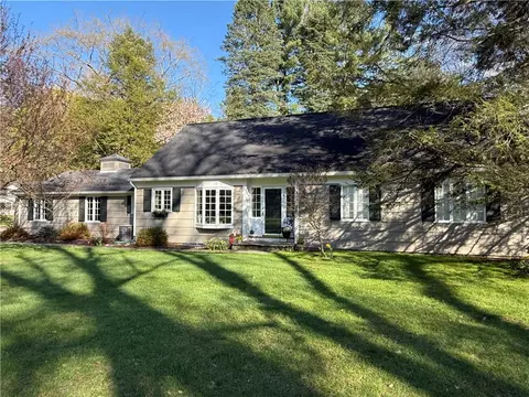 1 Creekside Rd, Perinton, NY 14450