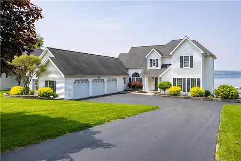 Exterior - 5754 E Lake Rd, Romulus, NY 14541 photo 2 of 5