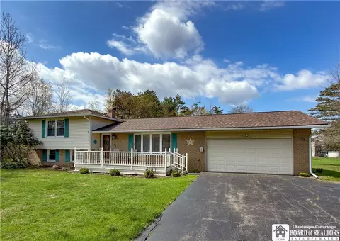 34 Sanford Dr, Jamestown, NY 14701