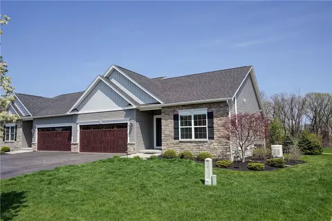 5972 Monarch Dr, Farmington, NY 14425