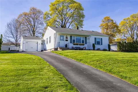 152 Ingomar Dr, Greece, NY 14612