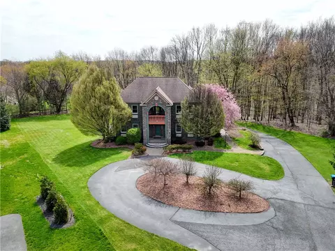 12 Shone Cir, Mendon, NY 14506